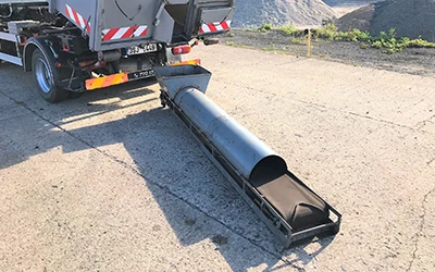 Skládání dopravníkovým pásem